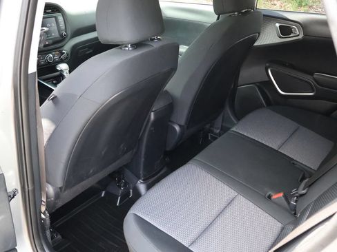 Used 2025 Kia Soul LX FWD image 7