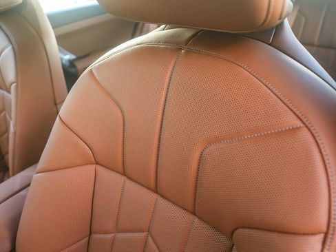 Used 2026 BMW 750e xDrive w/ Premium Package AWD/4WD image 21