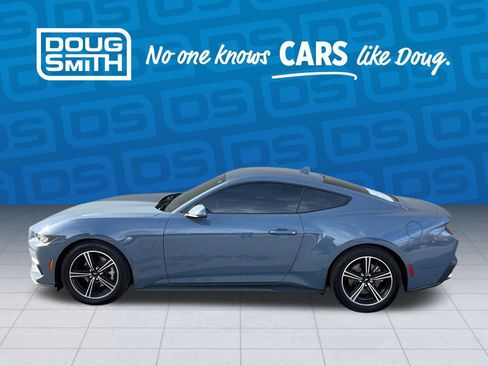 Used 2025 Ford Mustang Coupe image 3
