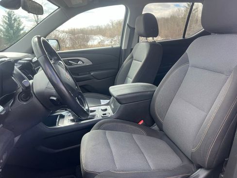 Used 2021 Chevrolet Traverse LT image 12