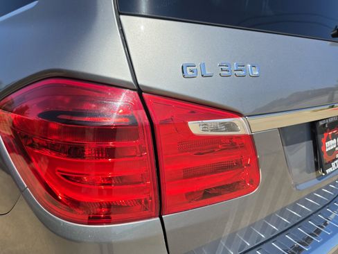 Used 2015 Mercedes-Benz GL 320 BlueTEC 4MATIC w/ Premium I Package image 10