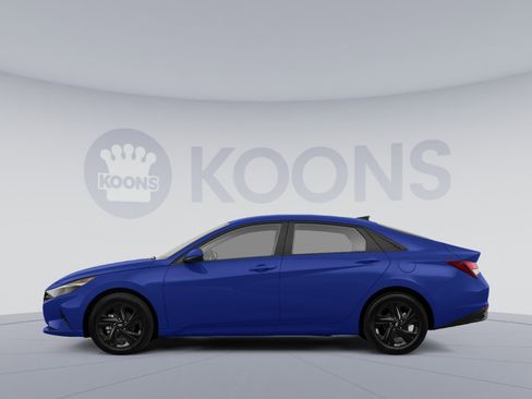 Used 2023 Hyundai Elantra SEL w/ Convenience Package FWD image 2