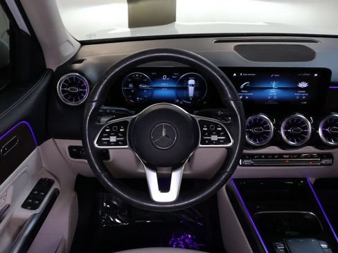 Used 2022 Mercedes-Benz GLB 250 4MATIC w/ Premium Package Lite image 18