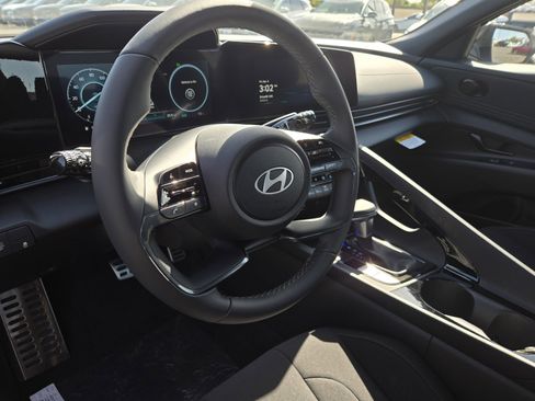 New 2025 Hyundai Elantra SEL image 15