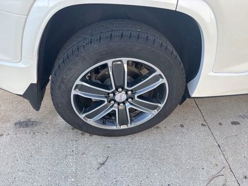 Certified 2019 GMC Acadia Denali w/ Technology Package image 10