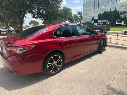 Used 2018 Toyota Camry SE FWD image 4