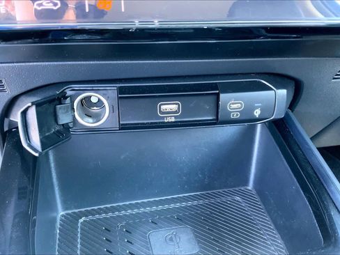 Used 2024 Kia Niro SX image 31