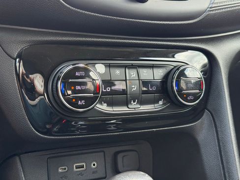 Used 2020 Buick Encore GX Select FWD image 21
