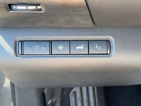 New 2026 Nissan Pathfinder Platinum FWD image 12