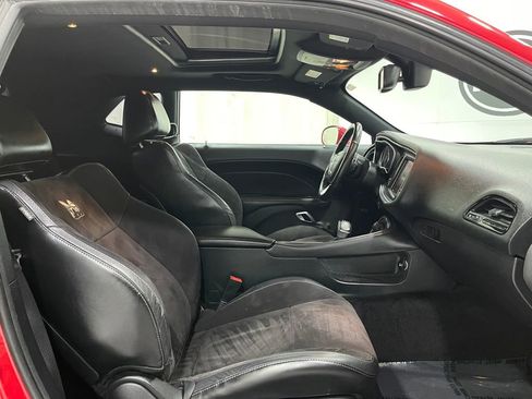 Used 2016 Dodge Challenger R/T Scat Pack w/ Leather Interior Group image 30