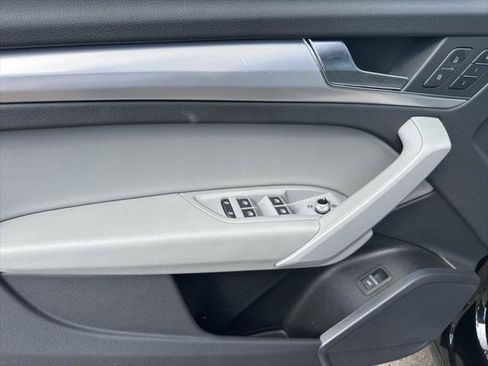 Certified 2025 Audi Q5 2.0T Premium w/ Convenience Plus Package image 8
