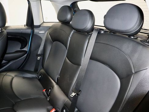 Used 2019 MINI Cooper 4-Door Hardtop w/ Signature Upholstery Package image 22