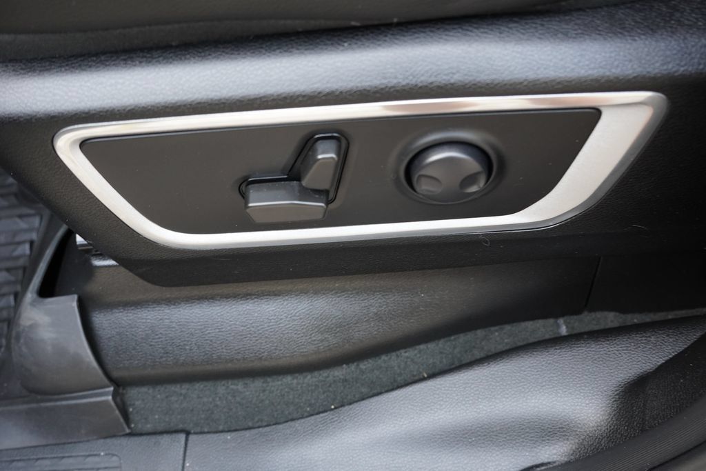 Used 2023 RAM 1500 Laramie AWD/4WD image 23