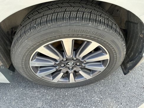 Used 2020 Toyota Sienna XLE w/ XLE Navigation Package AWD/4WD image 9