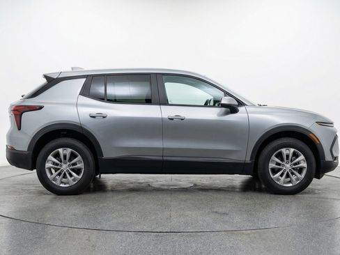 Used 2025 Chevrolet Equinox LT image 11