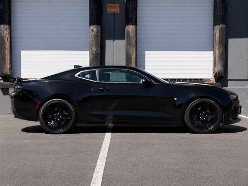 Used 2017 Chevrolet Camaro SS RWD image 2