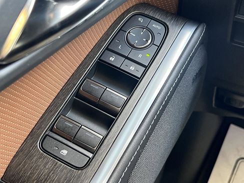 Used 2025 Lexus GX 550 w/ Accessory Package (Z1) AWD/4WD image 31