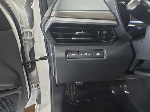 Used 2024 Nissan Altima 2.5 SV image 11