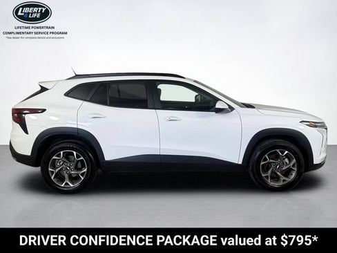 Used 2024 Chevrolet Trax LT w/ Driver Confidence Package FWD image 2