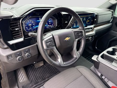 Used 2025 Chevrolet Silverado 1500 LT image 9
