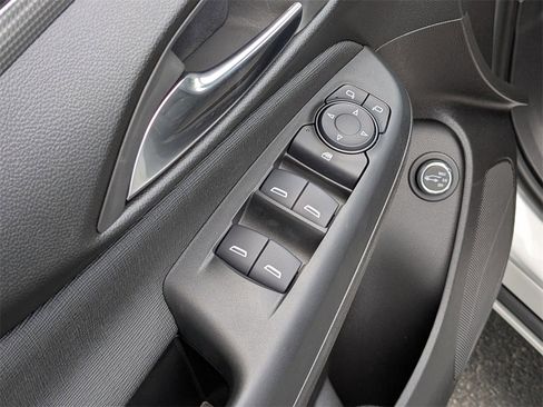 New 2025 Buick Envista Avenir image 9