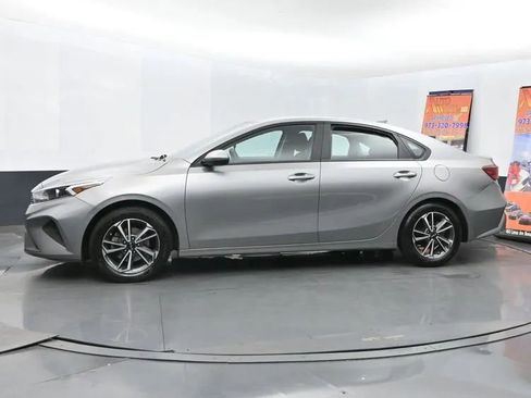 Used 2023 Kia Forte LXS image 5