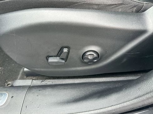 Used 2020 Jeep Cherokee Limited image 22