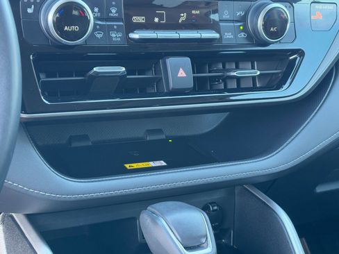 Used 2023 Toyota Highlander XLE image 27