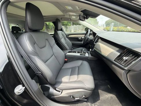 Used 2025 Volvo S90 B6 Plus AWD/4WD image 22