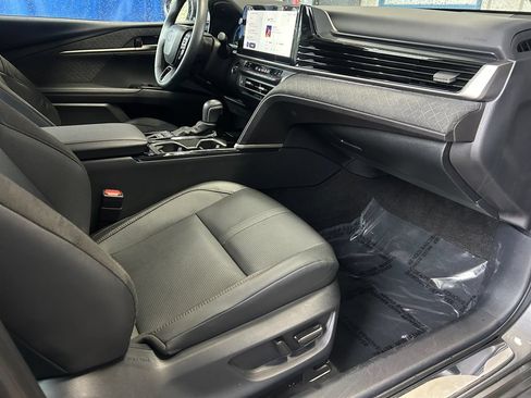 Used 2025 Toyota Camry XLE AWD/4WD image 26