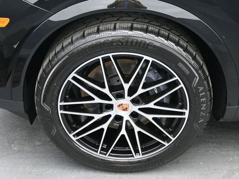 New 2026 Porsche Cayenne image 11