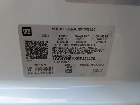 Used 2024 Chevrolet Silverado 2500 LT AWD/4WD image 37