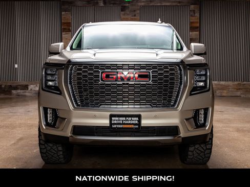 Used 2024 GMC Yukon XL Denali w/ Advanced Technology Package image 4