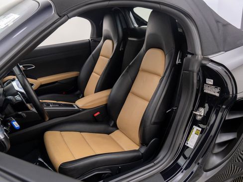 Used 2018 Porsche 718 Boxster S image 5