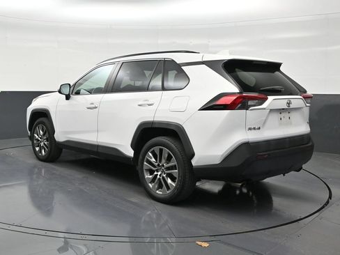 Used 2019 Toyota RAV4 XLE Premium FWD image 3