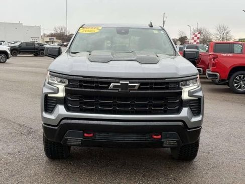 Used 2025 Chevrolet Silverado 1500 LT Trail Boss w/ Convenience Package II image 3