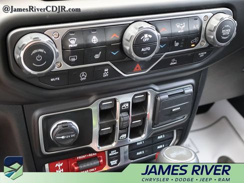 Used 2023 Jeep Wrangler Unlimited Rubicon w/ Cold Weather Group AWD/4WD image 35