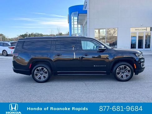 Used 2024 Jeep Wagoneer L Series II w/ Flexible Seating Group image 23