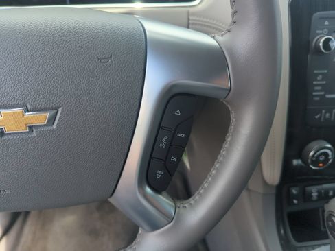 Used 2015 Chevrolet Traverse LT w/ Style and Technology Package FWD image 23