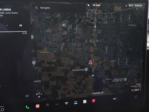 Used 2022 Tesla Model X image 9