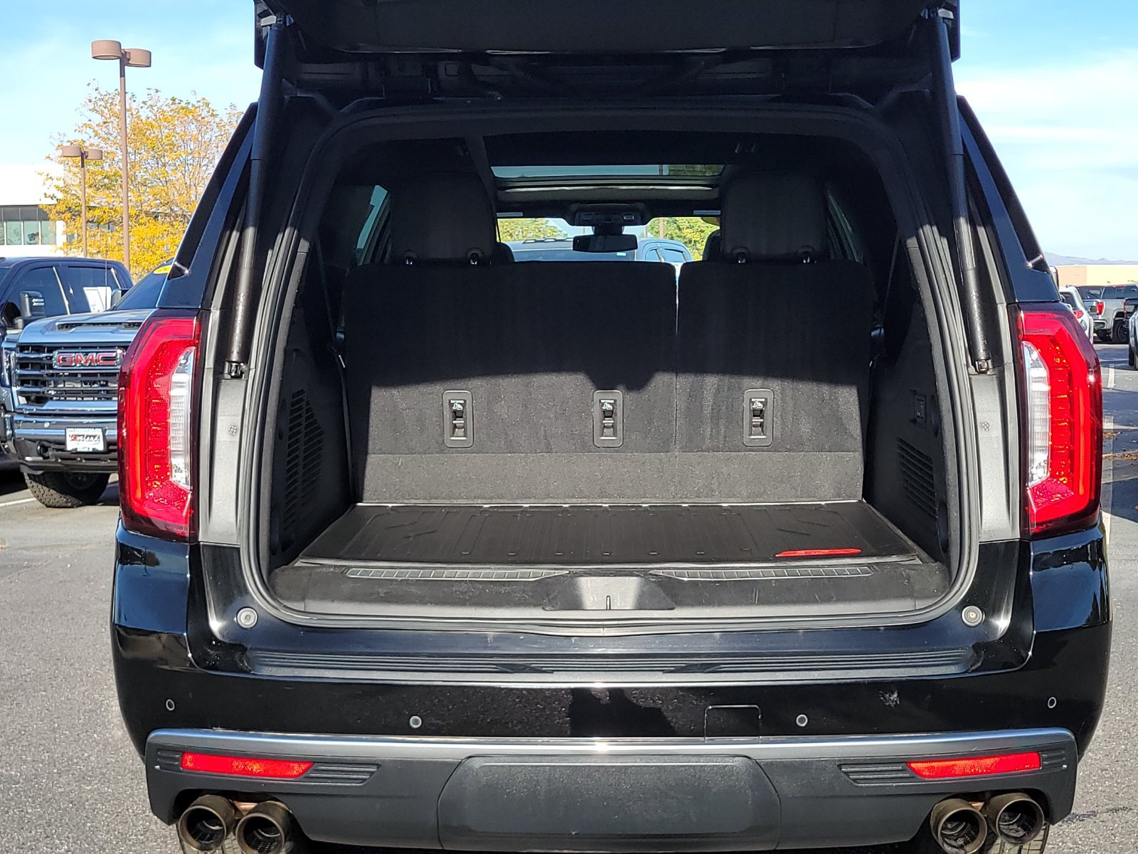 Used 2021 GMC Yukon XL Denali AWD/4WD image 15