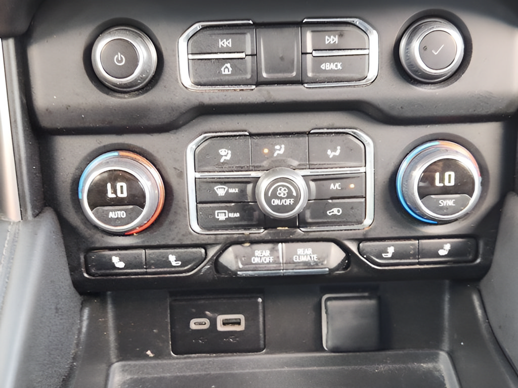 Used 2024 Chevrolet Tahoe Z71 w/ Luxury Package AWD/4WD image 27