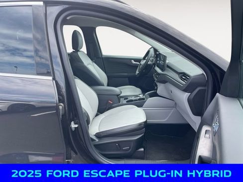 New 2025 Ford Escape SE w/ PHEV Premium Package FWD image 15