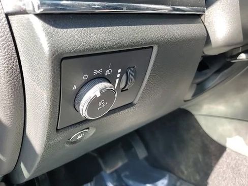 Used 2022 Jeep Grand Cherokee Limited image 11