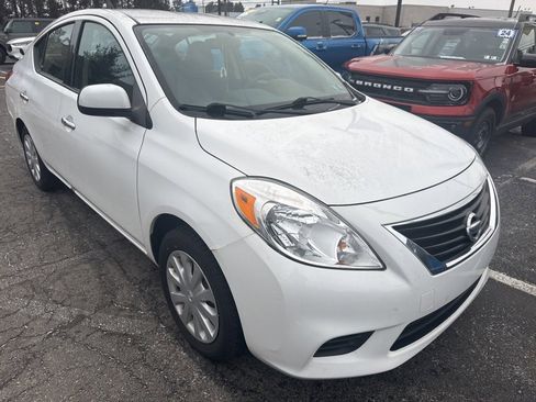 Used 2014 Nissan Versa SV image 3
