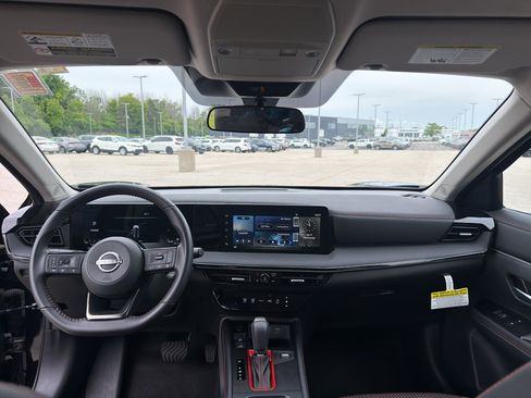 Used 2025 Nissan Kicks SR AWD/4WD image 28