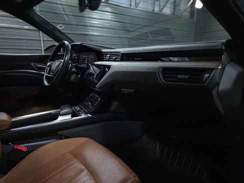 Used 2022 Audi e-tron Premium Plus image 12