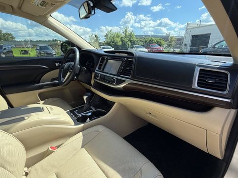 Used 2016 Toyota Highlander Limited Platinum AWD/4WD image 34
