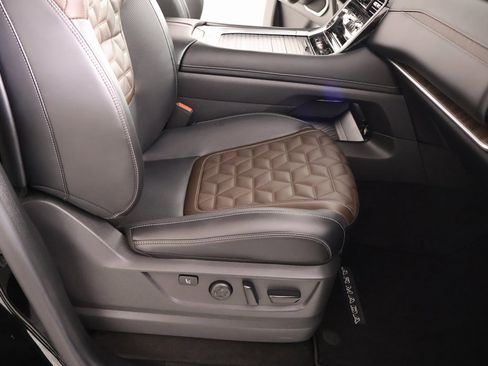 Used 2025 Nissan Armada Platinum Reserve image 14