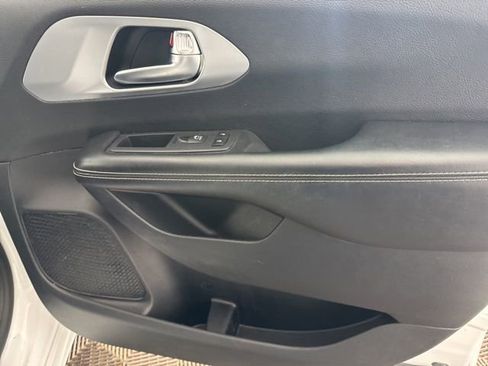 Used 2021 Chrysler Pacifica Touring-L w/ Premium & Safety Sphere Group image 29